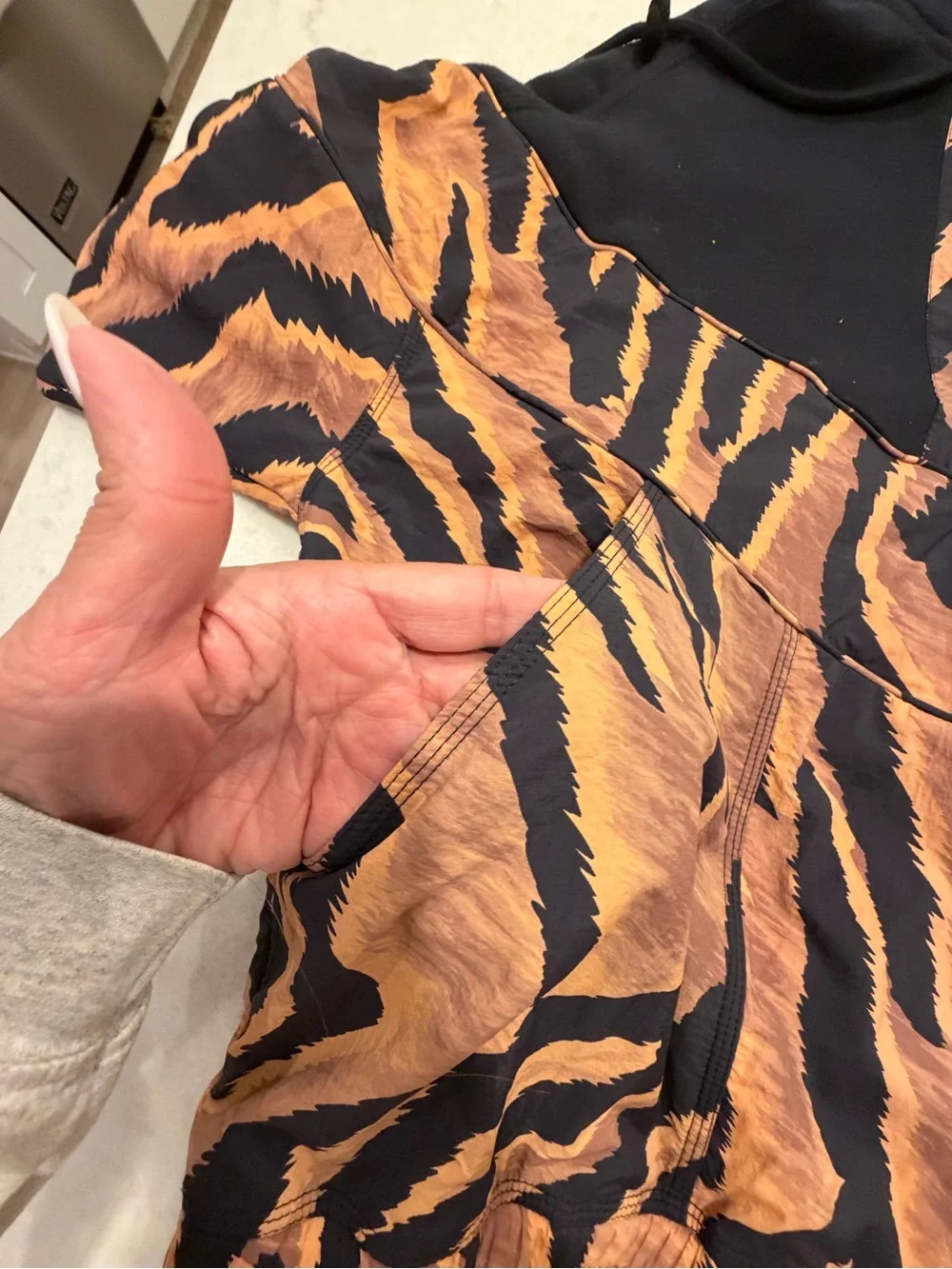 FREE PEOPLE! Women’s Black and Brown Tiger-Print zip -Up Jacket XS